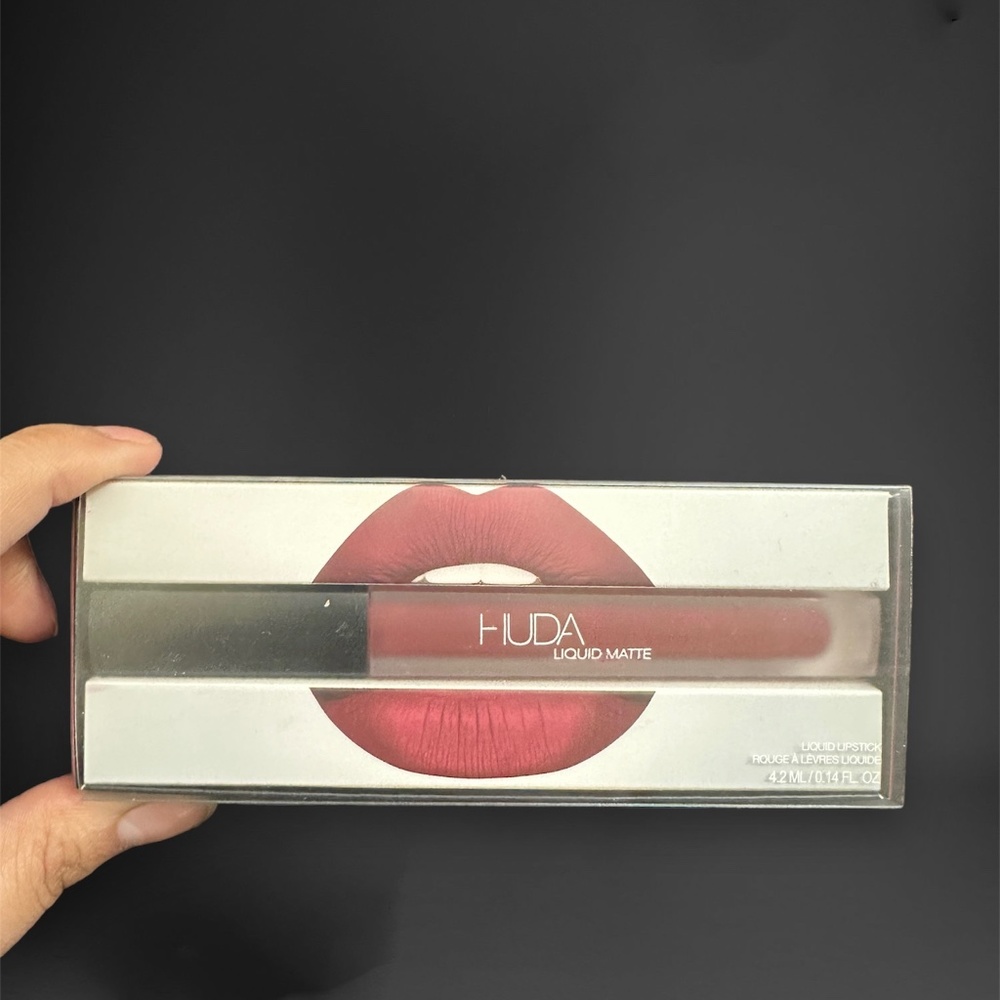HUDA BEAUTY Liquid Matte Ultra-Comfort Transfer-proof Lipstick